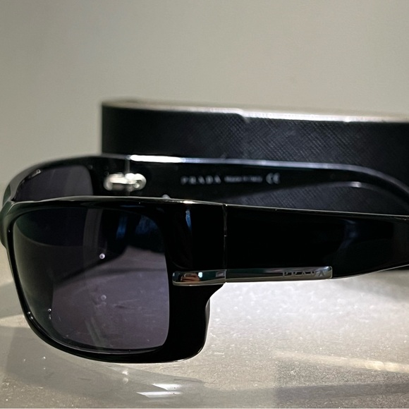 Prada sunglasses model# SPR 08G 63016 1AB-1A1 125 - Picture 3 of 5